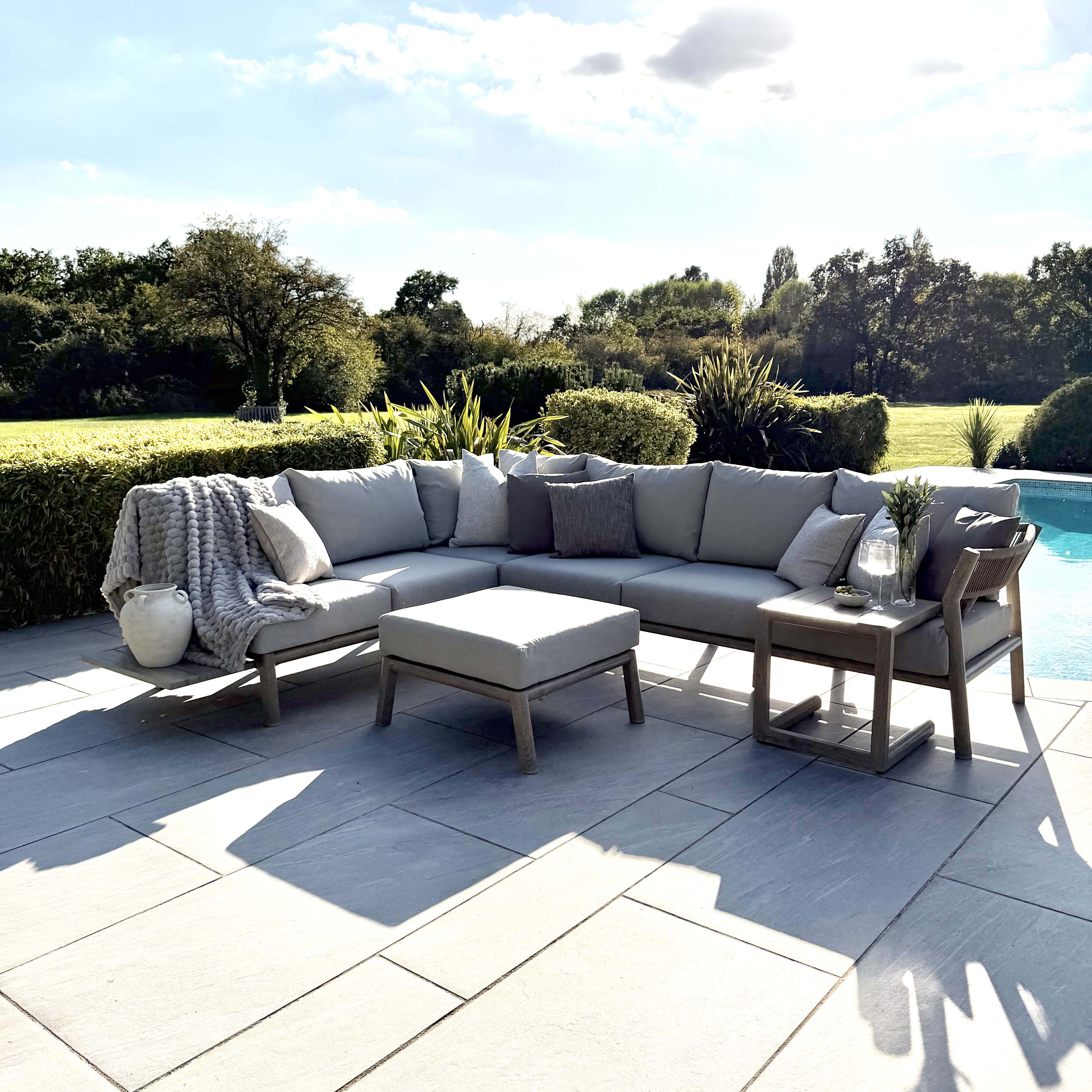 Nova - Eleanor Left Hand Platform Corner Sofa Set