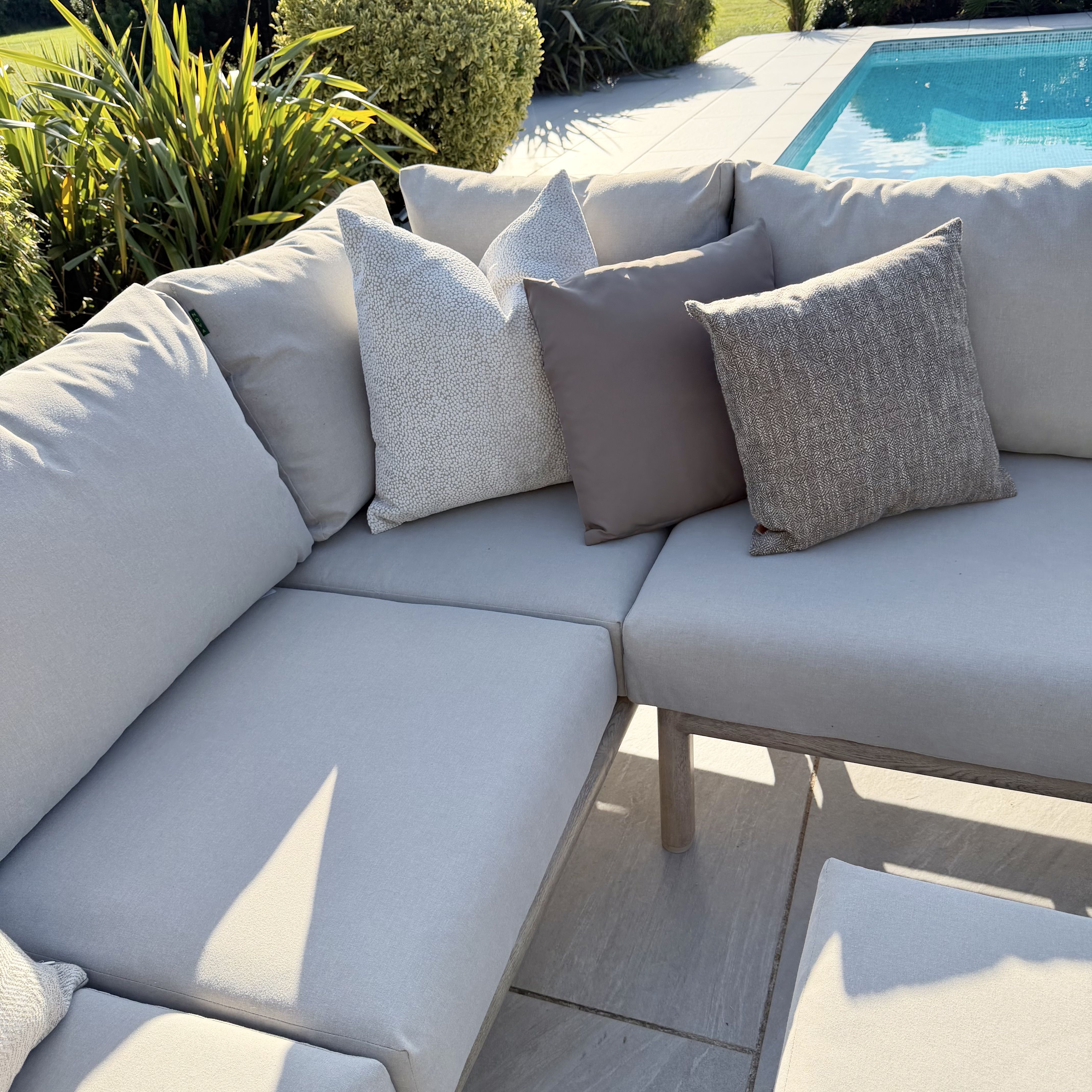 Nova - Eleanor Left Hand Platform Corner Sofa Set