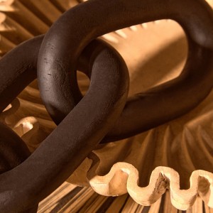 Kyra Black Wood 3 Link Chain Decor